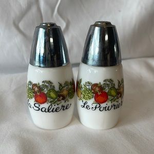 Corning ware spice of life salt and pepper shakers